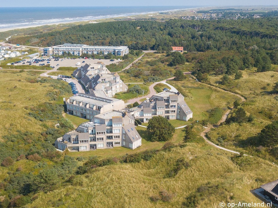 James aan Zee, Long weekend on holiday